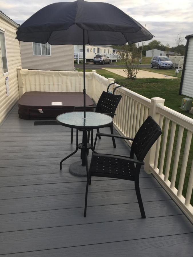 Calypso Hot Tub Breaks Tattershall Lakes Pet Friendly Exteriör bild
