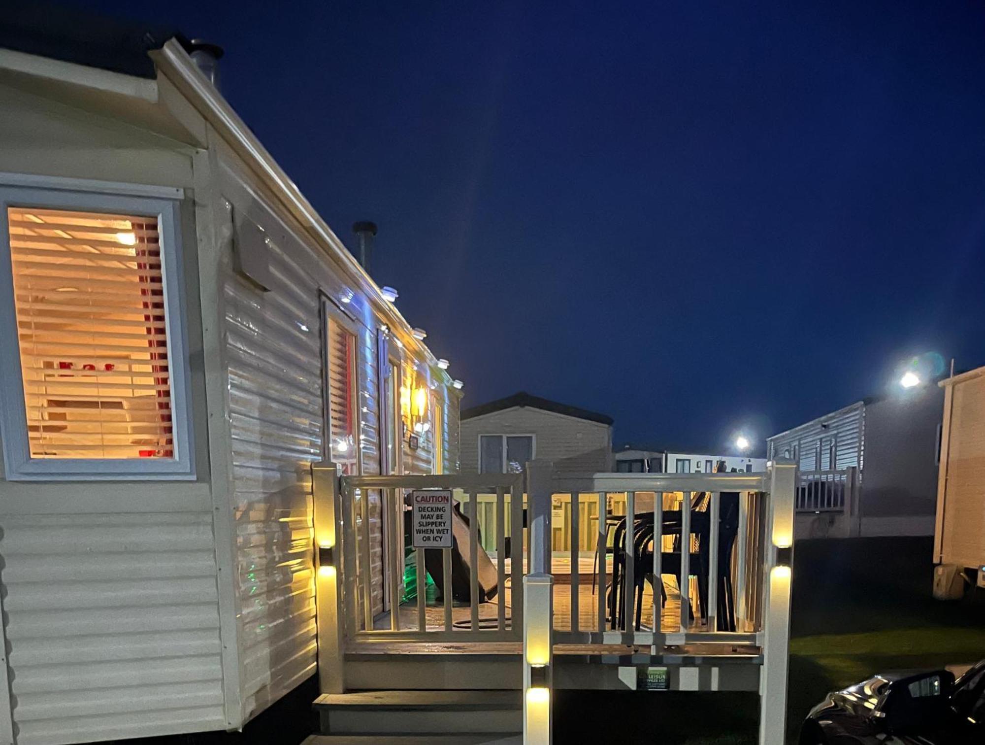 Calypso Hot Tub Breaks Tattershall Lakes Pet Friendly Exteriör bild