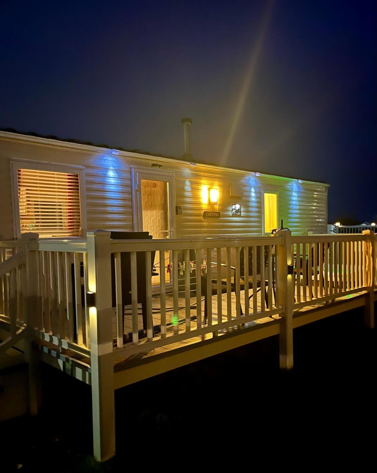 Calypso Hot Tub Breaks Tattershall Lakes Pet Friendly Exteriör bild